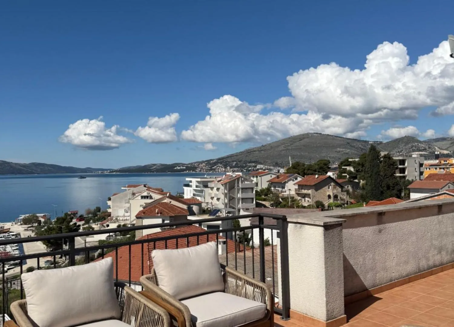 4-Bedroom Family Paradise With Top View Trogir
