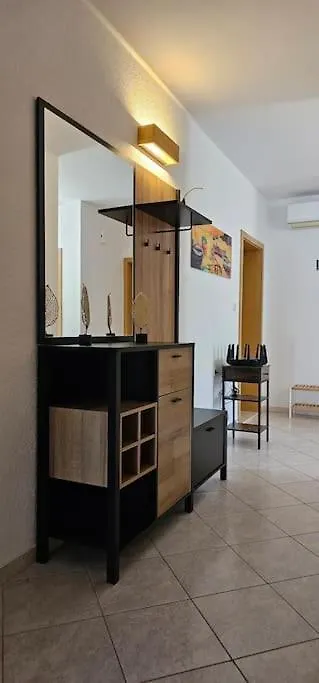 4-Bedroom Family Paradise With Top View Trogir Lägenhet