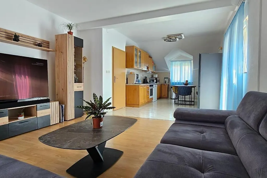 4-Bedroom Family Paradise With Top View Trogir Lägenhet
